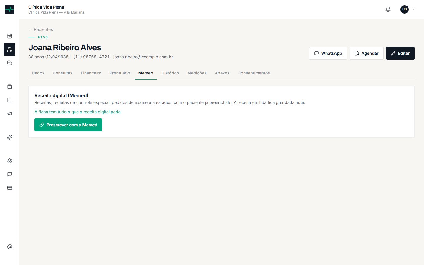 Antes de prescrever, abra a aba Memed na ficha do paciente. Ela confere se a ficha tem o que a receita exige: CPF e endereço, pela regra da Anvisa, e celular e e-mail para enviar a receita.